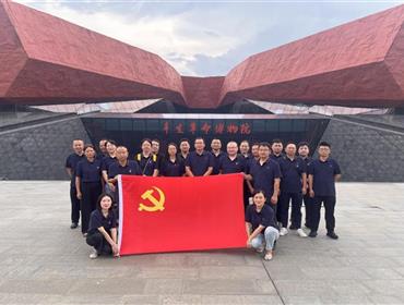 重溫紅色歷史    汲取奮進(jìn)力量